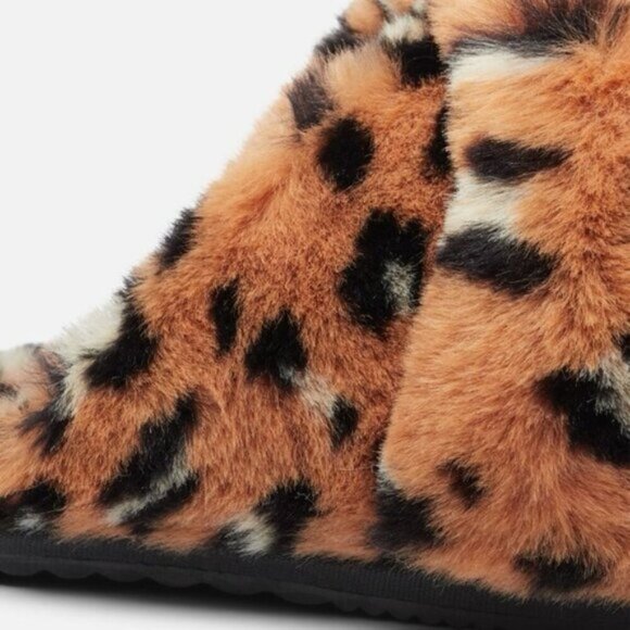 SOREL • Mail Run Leopard Faux-Fur Slippers - Picture 3 of 13